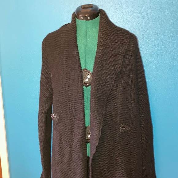 Black Sweater - Picture 4 of 4